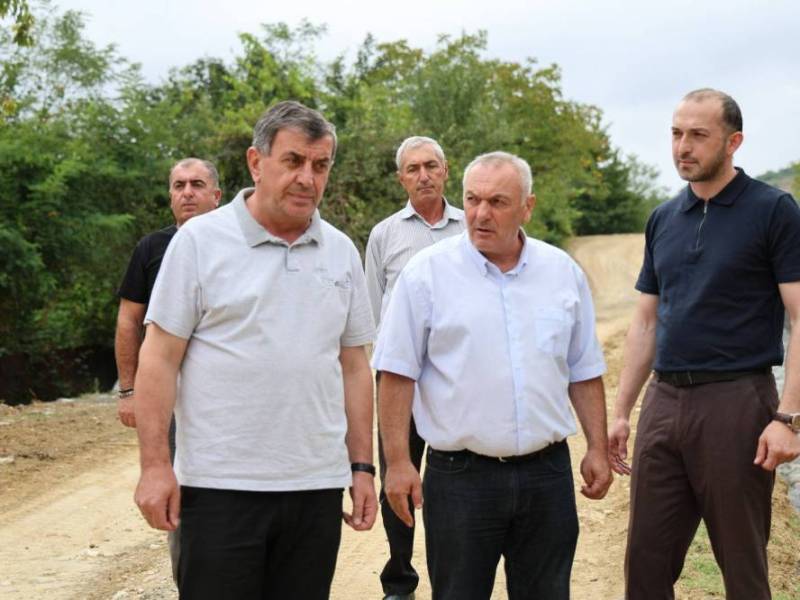 მუნიციპალიტეტის ხელმძღვანელებმა სოფელ დეხვიში შიდა სასოფლო გზის სარეაბილიტაციო...